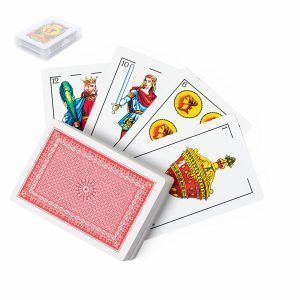 Productos para regalar a nuestros mayores: baraja española, naipes personalizables