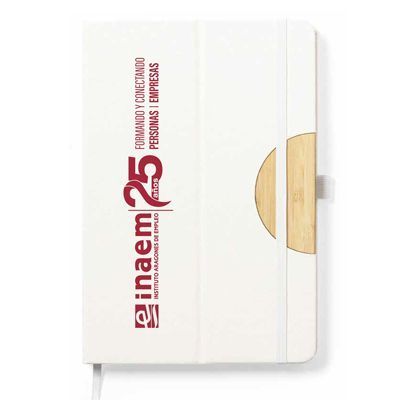 Libreta hecha con cartones de leche reciclados